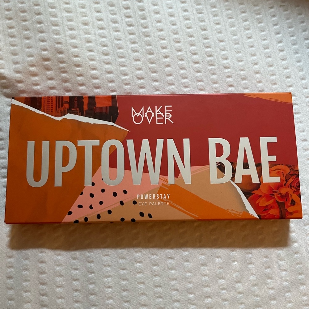 Makeover power stay uptown bae eyeshadow palette